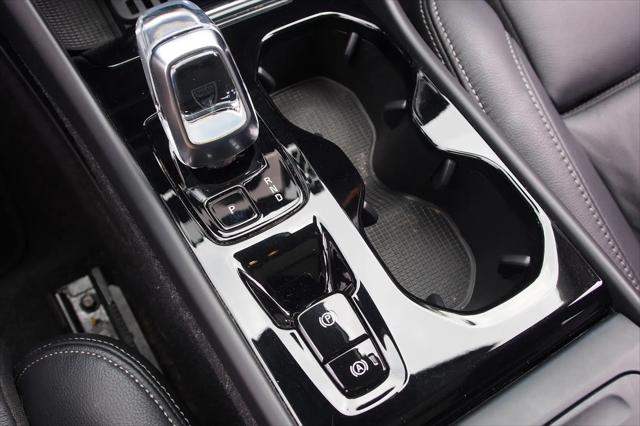 2023 Volvo XC40 B5 Plus Dark Theme