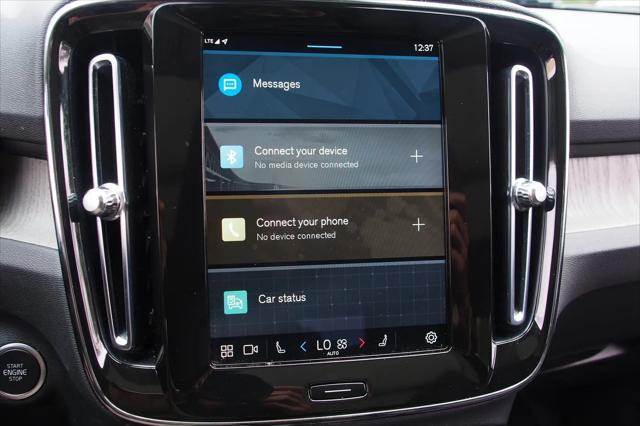 2023 Volvo XC40 B5 Plus Dark Theme