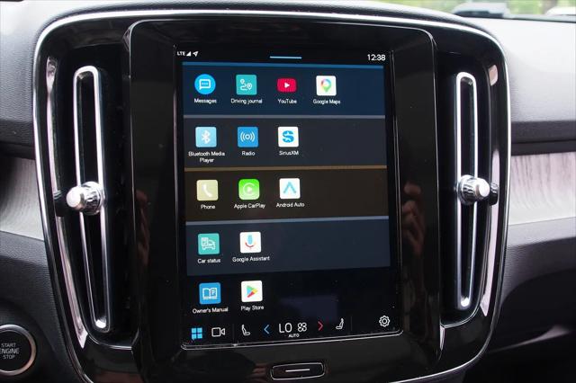 2023 Volvo XC40 B5 Plus Dark Theme