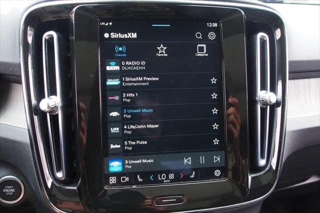 2023 Volvo XC40 B5 Plus Dark Theme