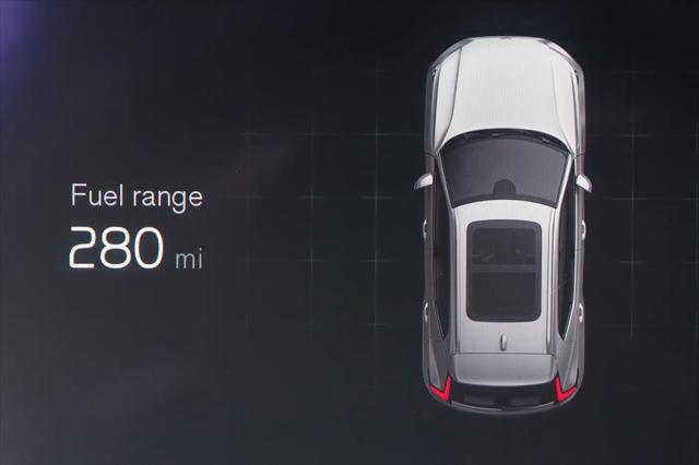 2023 Volvo XC40 B5 Plus Dark Theme