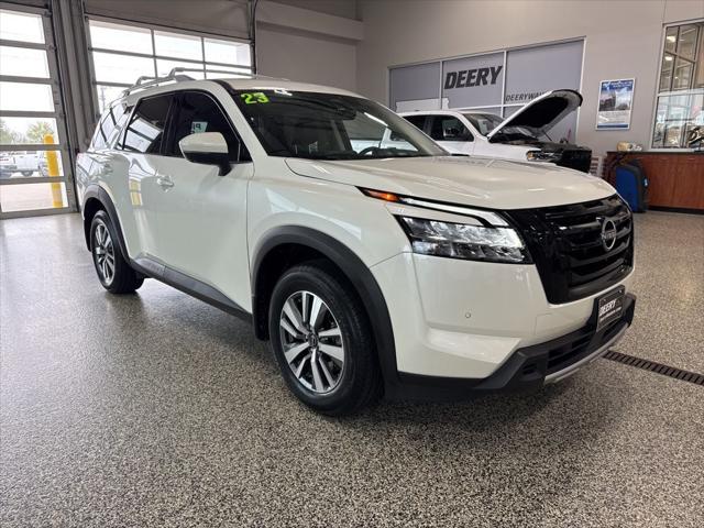 2023 Nissan Pathfinder SL 4WD for sale in Waukee, IA