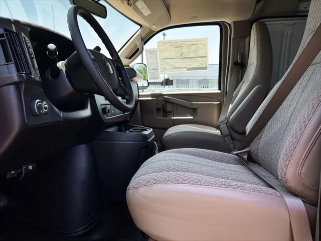 2026 Chevrolet Express Cargo Van 2500 Regular Wheelbase, WT, RWD