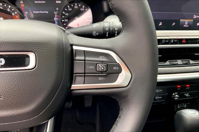 2024 Jeep Compass Latitude Lux FWD