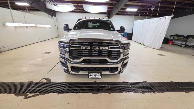 2026 RAM Ram 3500 Chassis Cab RAM 3500 TRADESMAN CREW CAB CHASSIS 4X4 60 CA