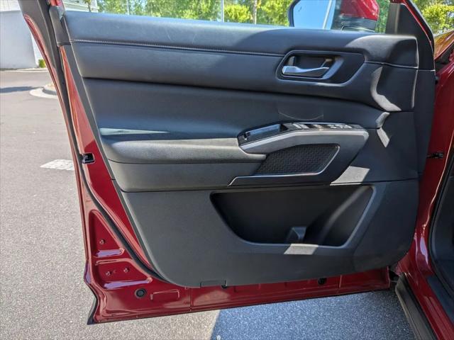 2023 Nissan Pathfinder SL 4WD