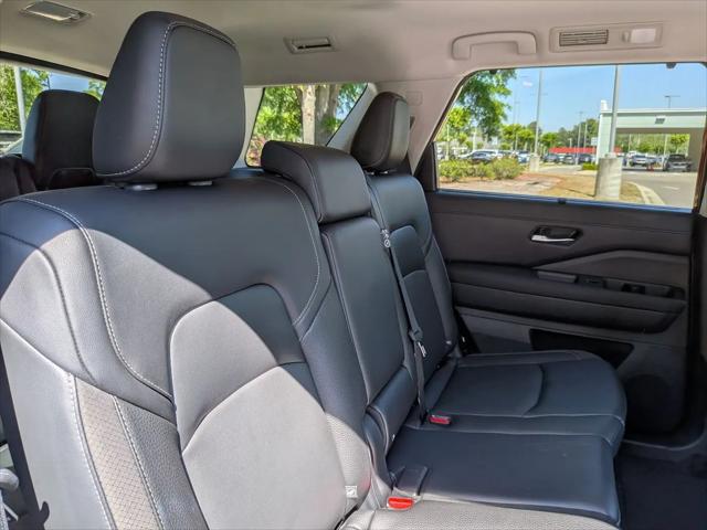 2023 Nissan Pathfinder SL 4WD