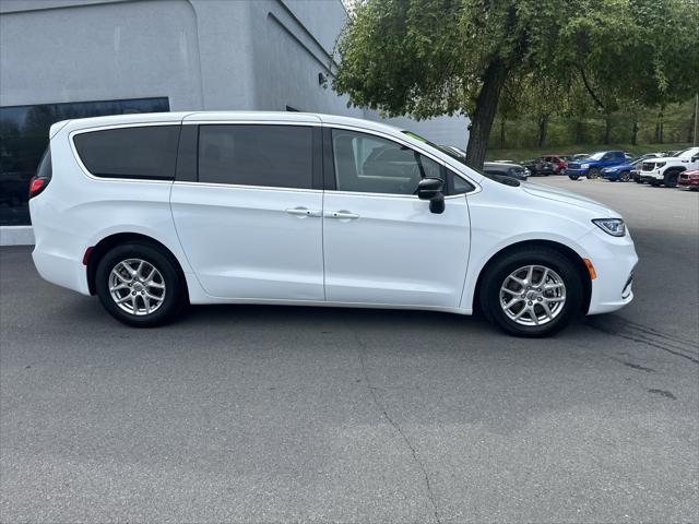 2024 Chrysler Pacifica Touring L 2024 Chrysler Pacifica Touring L