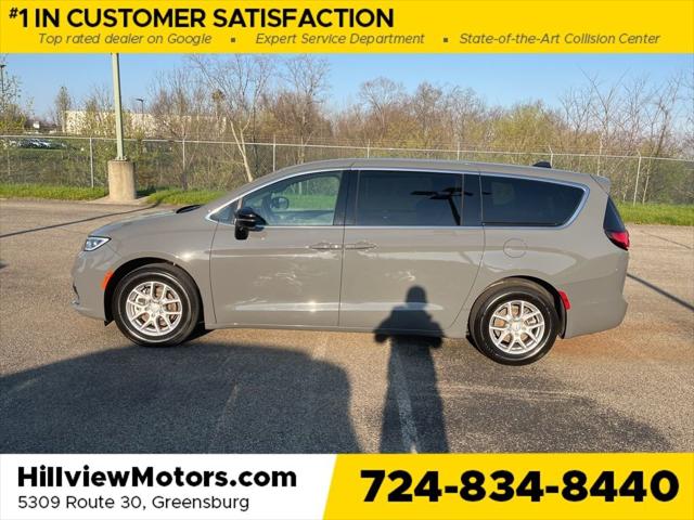 2025 Chrysler Pacifica Select