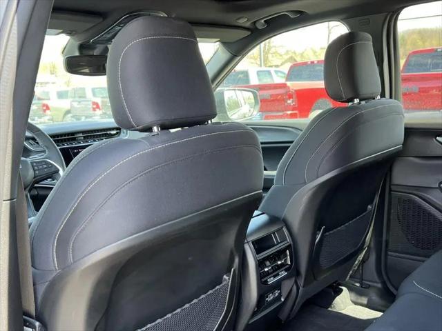 2024 Jeep Grand Cherokee Laredo X 4x4