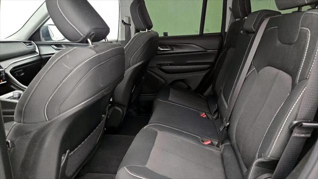 2024 Jeep Grand Cherokee Laredo 4x2