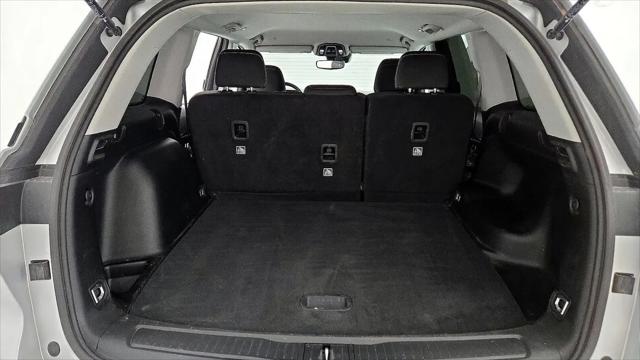 2024 Jeep Grand Cherokee Laredo 4x2