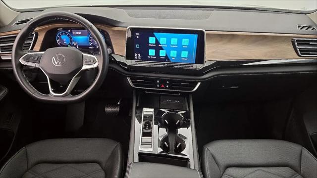 2025 Volkswagen Atlas 2.0T SE w/Technology