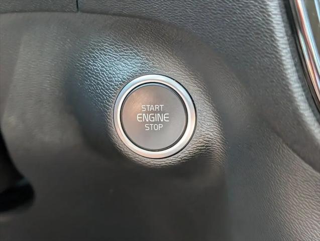 2023 Volvo XC40 B5 Ultimate Bright Theme