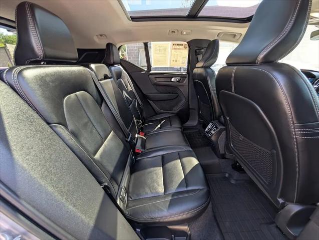 2023 Volvo XC40 B5 Ultimate Bright Theme