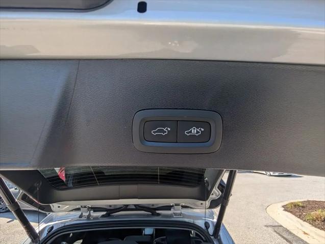 2023 Volvo XC40 B5 Ultimate Bright Theme