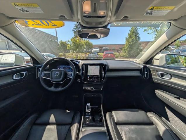 2023 Volvo XC40 B5 Ultimate Bright Theme