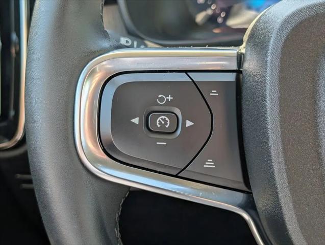 2023 Volvo XC40 B5 Ultimate Bright Theme
