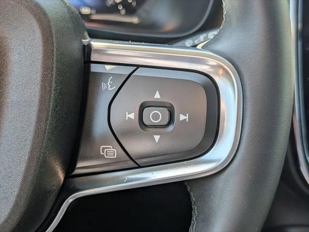2023 Volvo XC40 B5 Ultimate Bright Theme