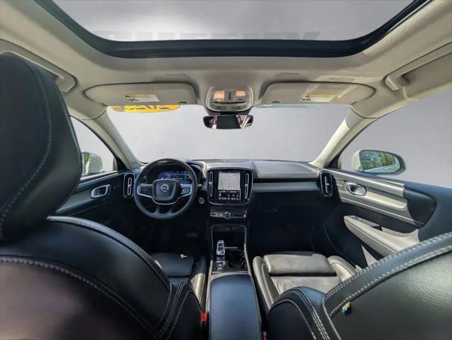 2023 Volvo XC40 B5 Ultimate Bright Theme