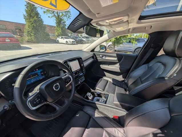 2023 Volvo XC40 B5 Ultimate Bright Theme