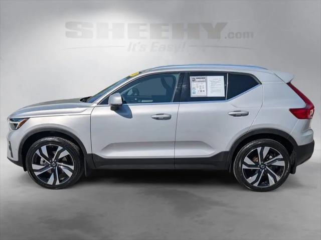 2023 Volvo XC40 B5 Ultimate Bright Theme
