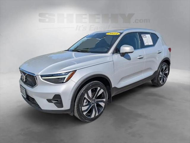 2023 Volvo XC40 B5 Ultimate Bright Theme