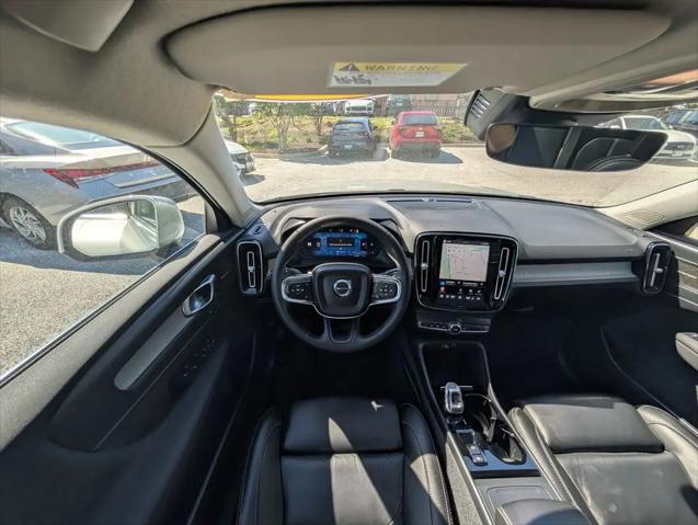 2023 Volvo XC40 B5 Ultimate Bright Theme
