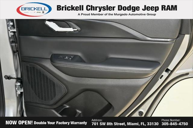 2026 Jeep Grand Cherokee Laredo 4x2