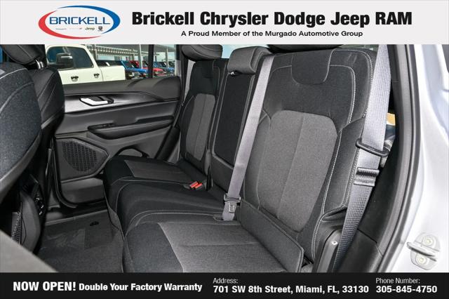 2026 Jeep Grand Cherokee Laredo 4x2