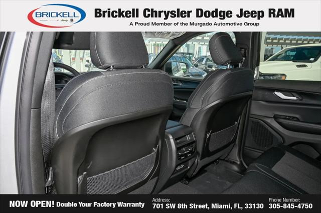 2026 Jeep Grand Cherokee Laredo 4x2