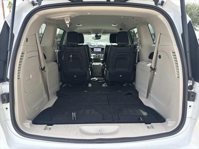 2024 Chrysler Pacifica Hybrid Select