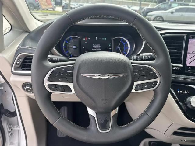 2024 Chrysler Pacifica Hybrid Select