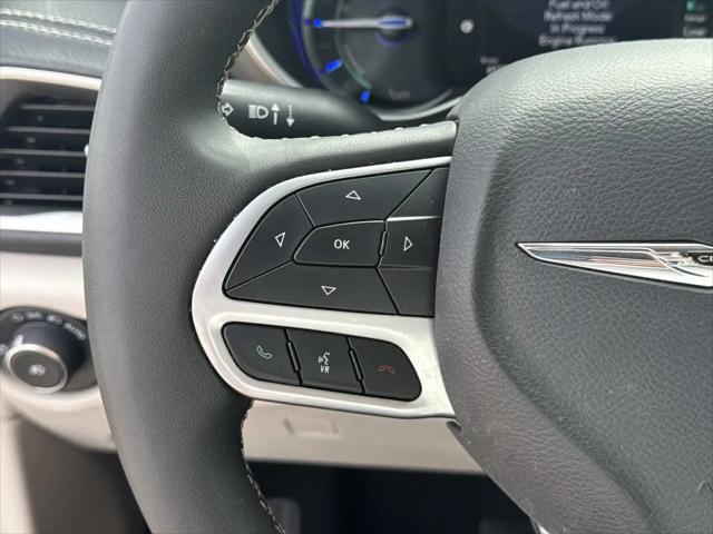 2024 Chrysler Pacifica Hybrid Select