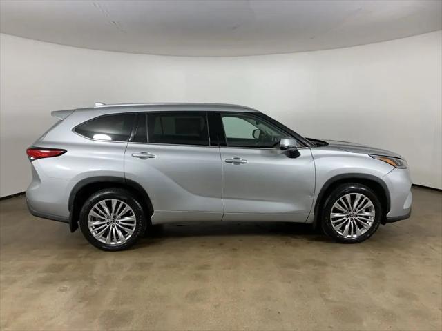 2022 Toyota Highlander Platinum