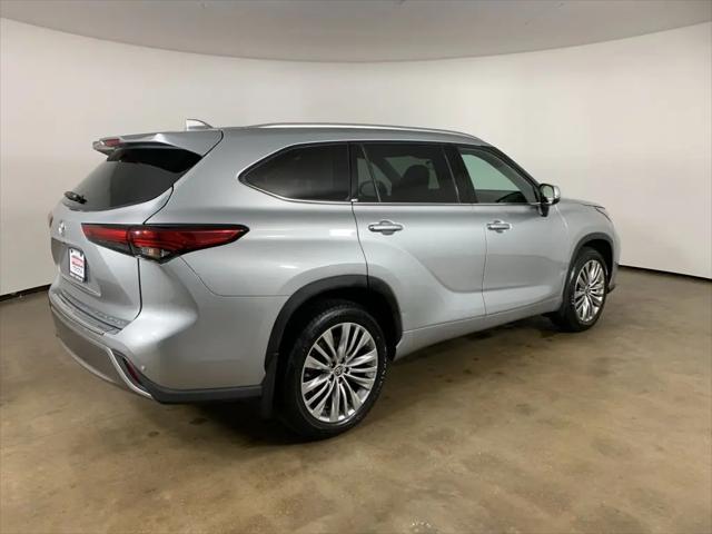 2022 Toyota Highlander Platinum