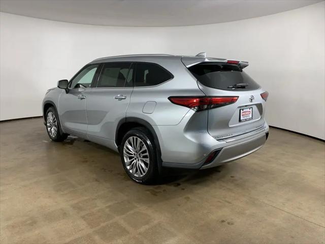2022 Toyota Highlander Platinum