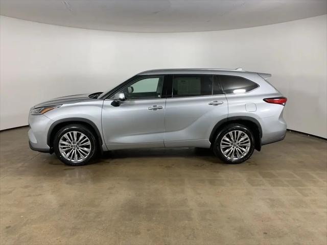 2022 Toyota Highlander Platinum