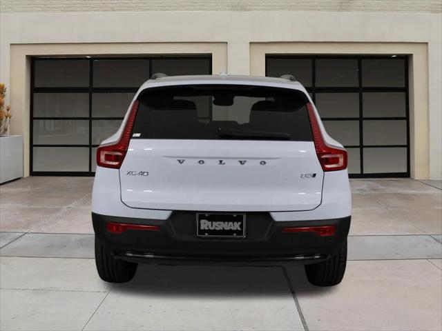 2026 Volvo XC40 Plus, B5 AWD Gas (mild hybrid), Dark