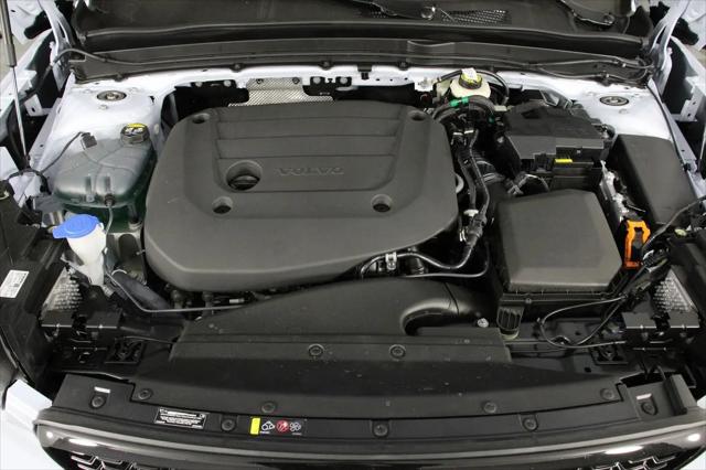 2026 Volvo XC40 Plus, B5 AWD Gas (mild hybrid), Dark