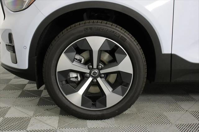 2026 Volvo XC40 Plus, B5 AWD Gas (mild hybrid), Dark