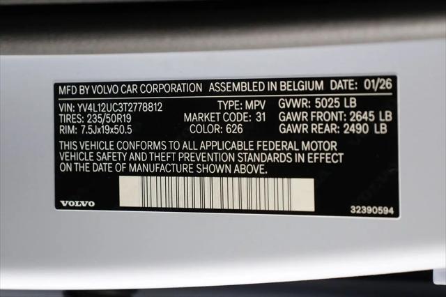 2026 Volvo XC40 Plus, B5 AWD Gas (mild hybrid), Dark