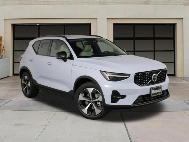 2026 Volvo XC40 Plus, B5 AWD Gas (mild hybrid), Dark