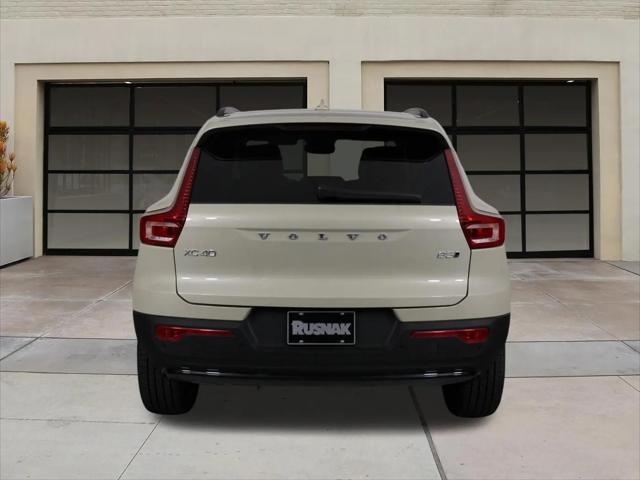 2026 Volvo XC40 Ultra, B5 AWD Gas (mild hybrid), Dark