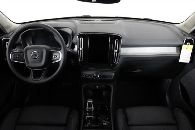 2026 Volvo XC40 Ultra, B5 AWD Gas (mild hybrid), Dark
