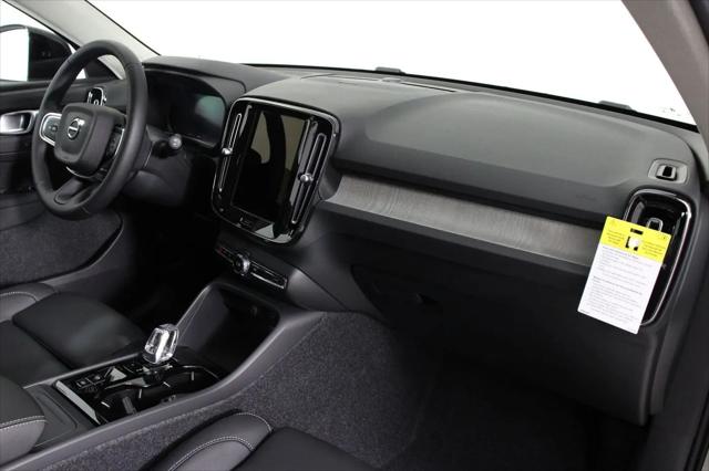 2026 Volvo XC40 Ultra, B5 AWD Gas (mild hybrid), Dark