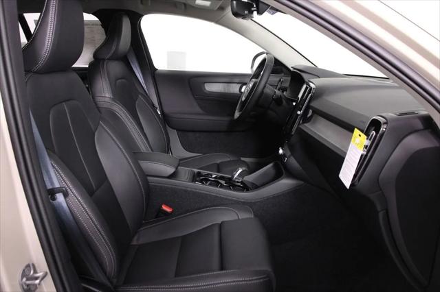 2026 Volvo XC40 Ultra, B5 AWD Gas (mild hybrid), Dark
