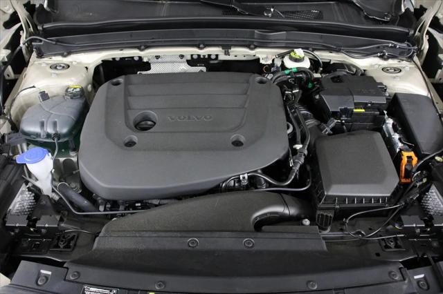 2026 Volvo XC40 Ultra, B5 AWD Gas (mild hybrid), Dark