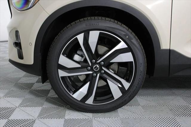 2026 Volvo XC40 Ultra, B5 AWD Gas (mild hybrid), Dark