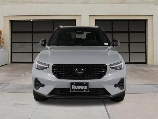 2026 Volvo XC40 Black Edition Ultra, B5 AWD Gas (mild hybrid)